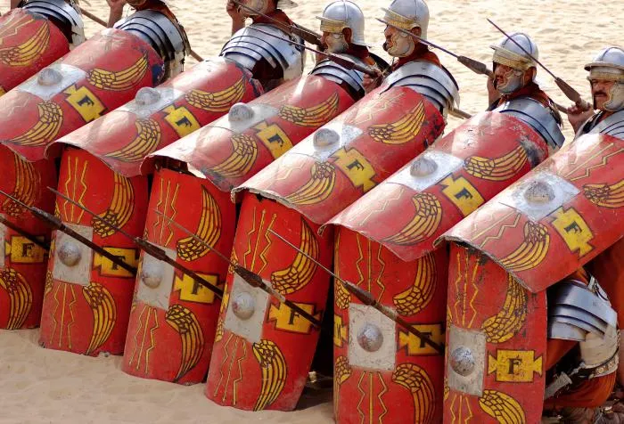 Древний Рим против Средневековой Византии: чья армия была сильнее? Анализирую с военной точки зрения