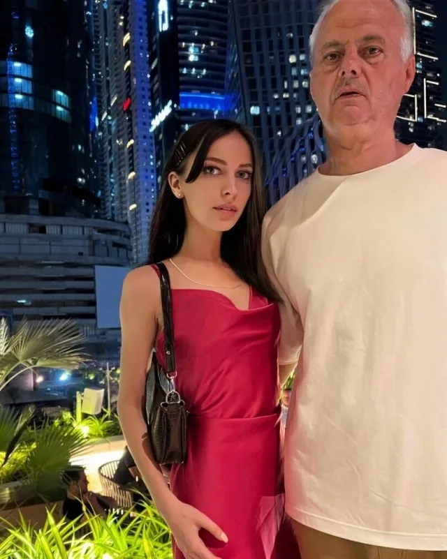 Впустив деньги в... себя