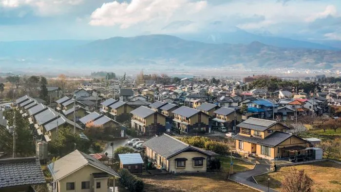 Массовая распродажа: почему Япония бесплатно отдаёт 10 миллионов домов любому желающему? В чём подвох?