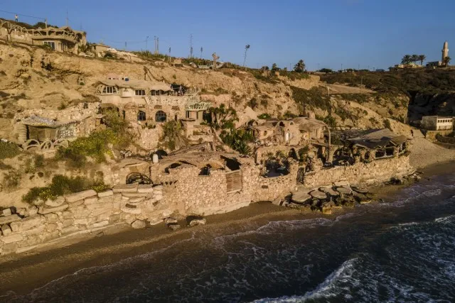 77-летний израильтянин более полувека прожил в пещере и отказался покидать свой дом
