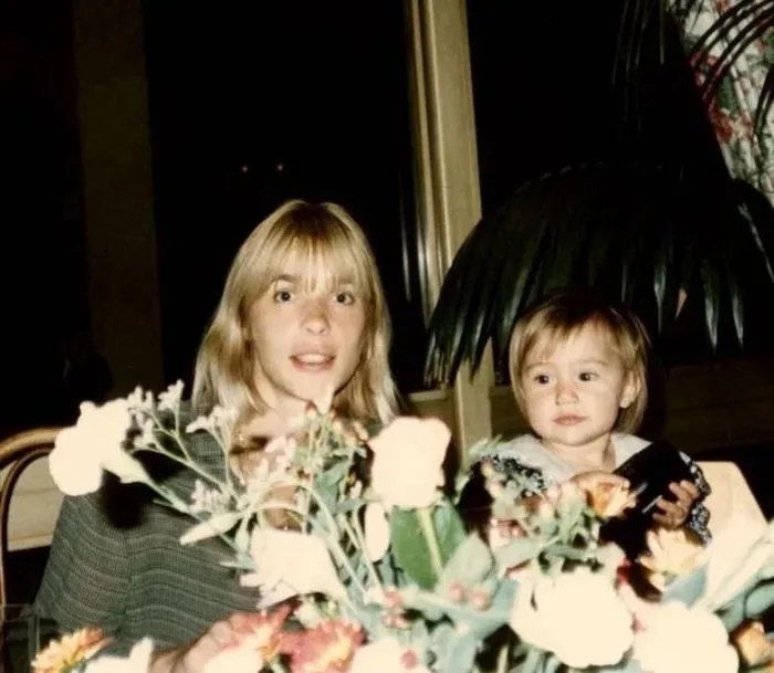 Архивные фото отечественных звёзд из 90-х и 2000-х