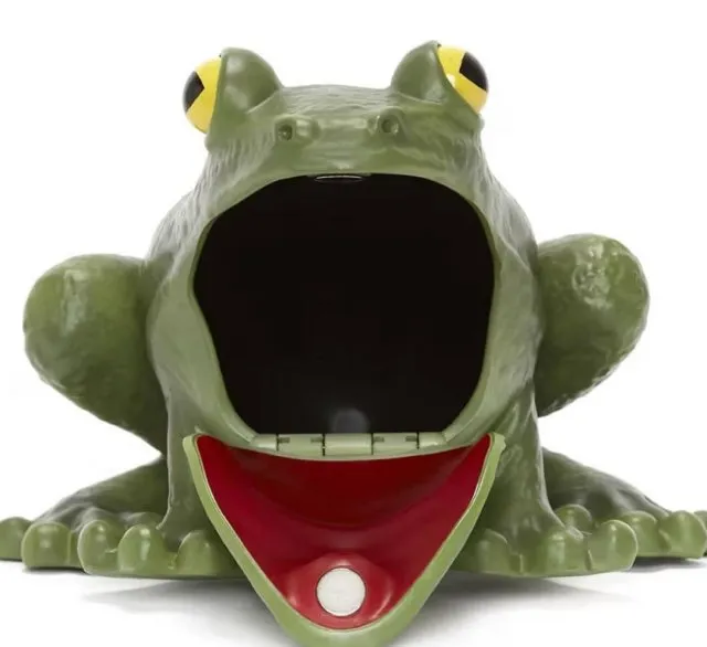 Дизайнеры выпустили клатч-лягушку за тысячу долларов