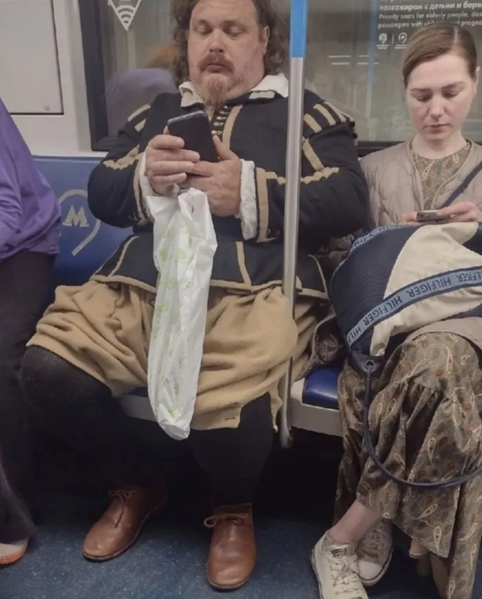 Фрики метро Москвы: о необычных людях, которые своим видом поднимают настроение