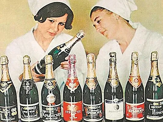 Почему пузырьки в шампанском выстраиваются ровными рядами: гидромеханика в повседневной жизни