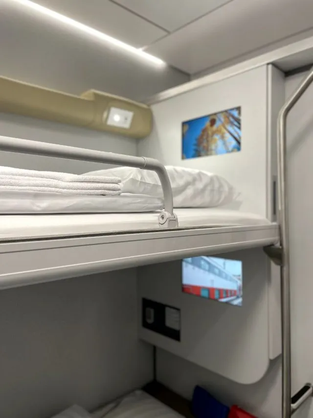 В РЖД показали макет обновленного интерьера вагона СВ