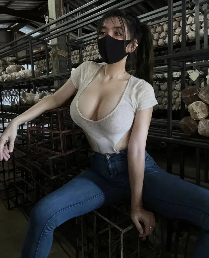 Обычный работник склада в Китае