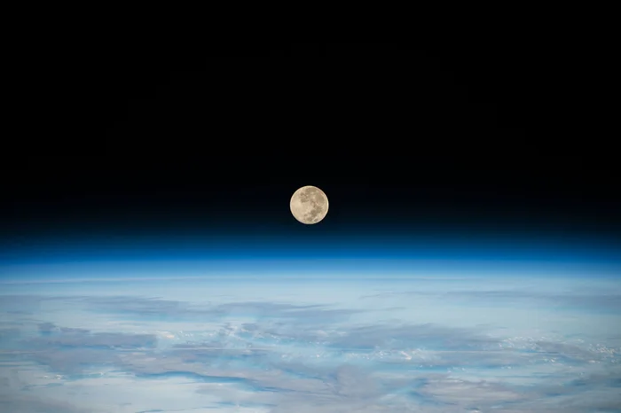Лунные загадки: Почему некоторые ученые считают Луну полой?