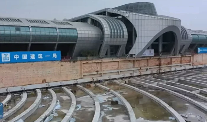 Как в Китае вокзал передвигали