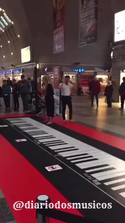 Танцы на фортепиано