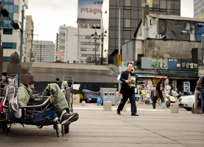 Жизнь на улицах Южной Кореи: Портрет бездомных и их ежедневная реальность