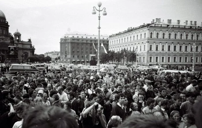 Взгляд в прошлое: путешествие по Ленинграду в 1991 году.