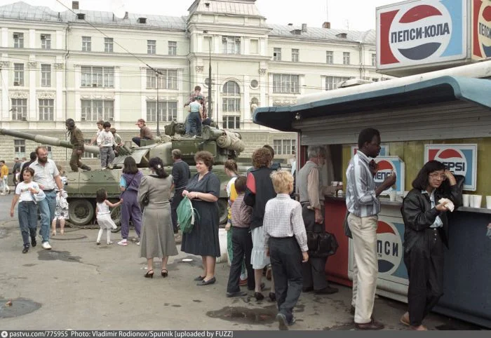 Москва в прошлом: Очарование столицы на фотографиях 1991 года