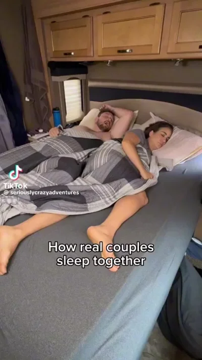 Как спят вместе идеальные пары