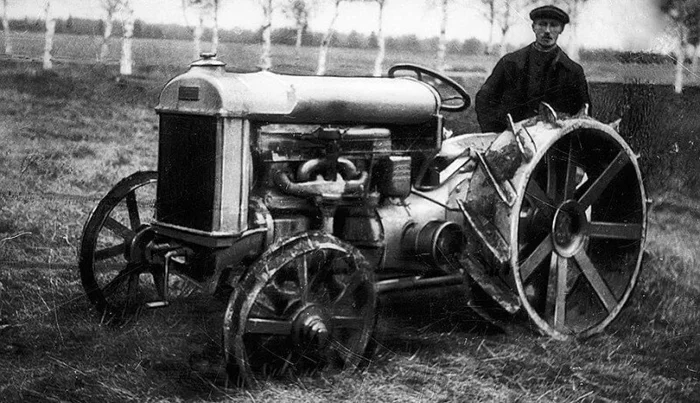 История первого советского колёсного бронетрактора для Красной армии