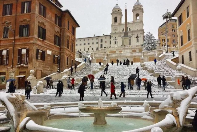Зимняя красота Рима: великолепие и очарование города под белым покрывалом