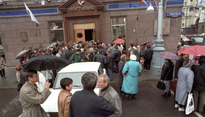 Временной парадокс: прогулка по Москве 1998 года в образах.