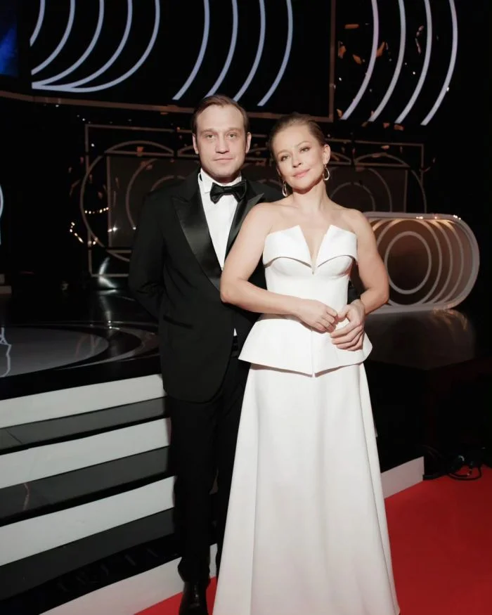 Российские звезды на церемонии вручения премии 'Золотой Орёл'
