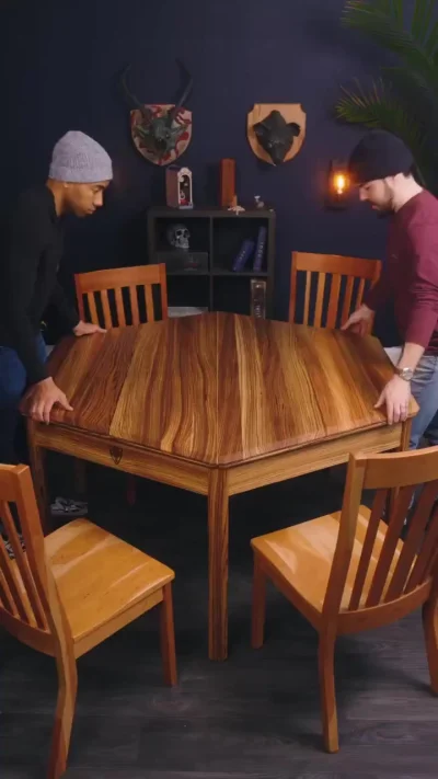 Игровой стол-трансформер с отделениями для закусок⁠⁠