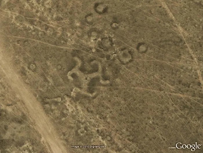 Тайны гугл-карт: 5 загадочных мест, включая нераскопанную египетскую пирамиду и странные кресты в Казахстане