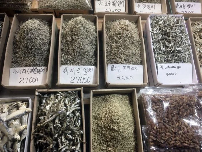 Тайны южнокорейских полок: Почему в магазинах так много сушёной рыбы?