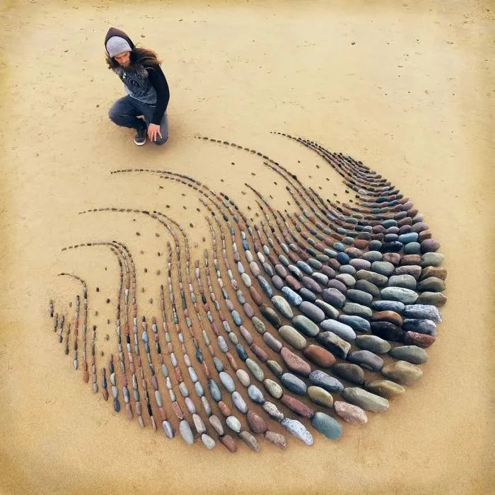 Каменное искусство: Как парень поднял сбор камней на пляже на новый уровень