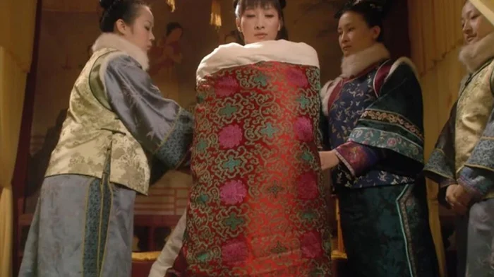 Тайны императорского дворца: почему наложницы китайского императора приносились завёрнутыми в одеяло