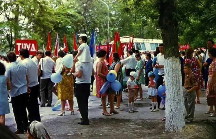 Взгляд в прошлое: уникальные снимки, олицетворяющие атмосферу и жизнь в СССР