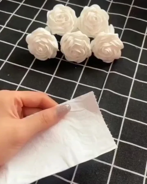 Роза из туалетной бумаги
