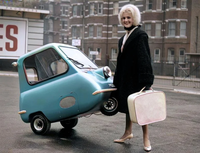Красочные моменты автопрошлого: 20 забавных фотографий с автомобильной тематикой из ХХ века