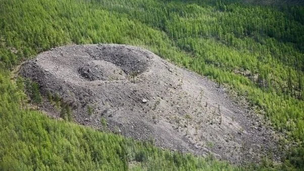 Тайны Патомского кратера: почему животные гибнут возле него и другие загадки, вызывающие смятение учёных
