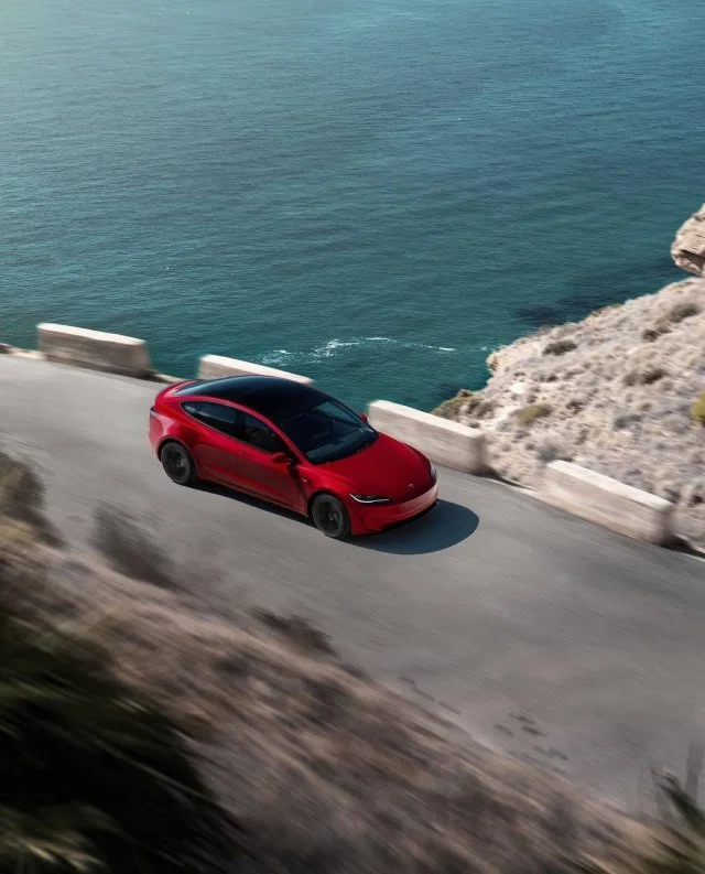 100 км/ч за 2.9 секунды: Новая Tesla Model 3
