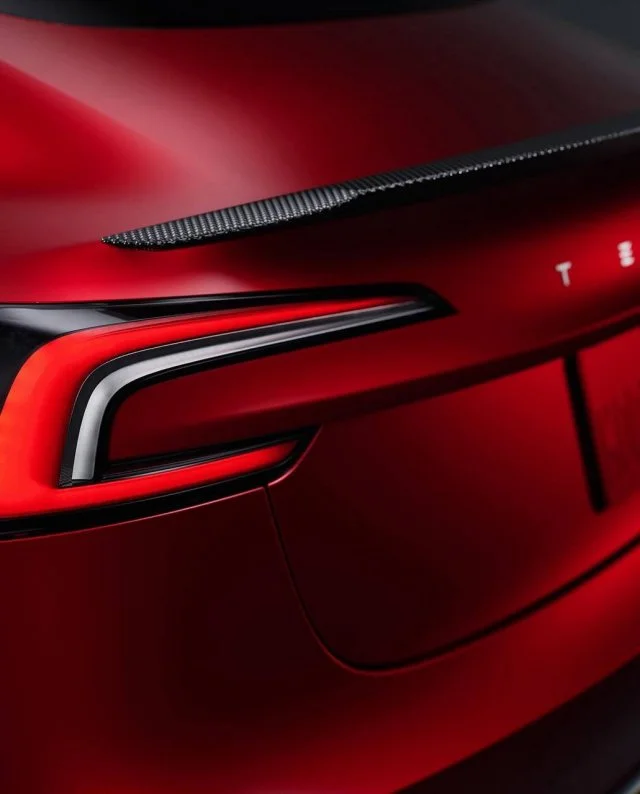 100 км/ч за 2.9 секунды: Новая Tesla Model 3