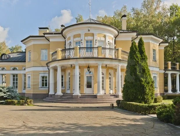Выгодное предложение: "Дворец" на Рублевке за 35 тысяч рублей в сутки