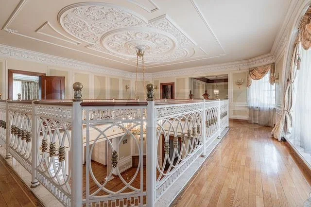 Выгодное предложение: "Дворец" на Рублевке за 35 тысяч рублей в сутки