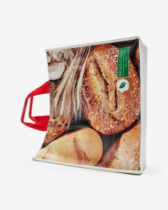 Рыночные пакеты Balenciaga по цене в 3 тысячи долларов