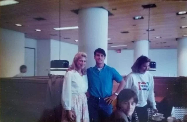 Редкие снимки Тома Круза и Мими Роджерс в СССР в 1988 году