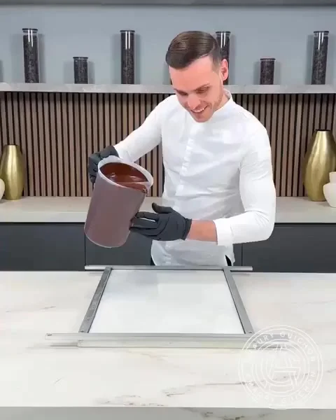 Шоколадная панда Minecraft с тортом