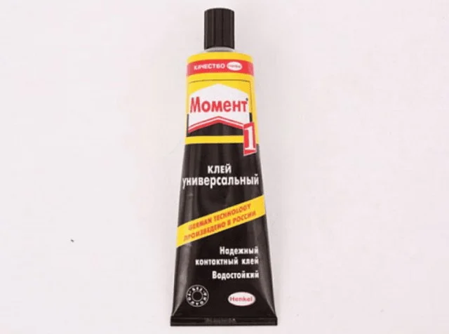 Почему клей 'Момент' часто используют неправильно и удивляются слабому сцеплению