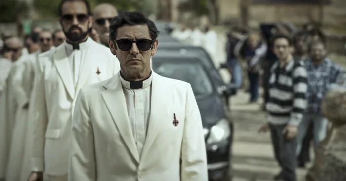 «30 сребреников»: испанский мистический экшн-триллер о странностях в городе после визита экзорциста