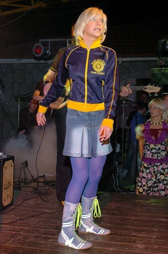 Оригинальные наряды знаменитостей 2000-х: треш или мода?