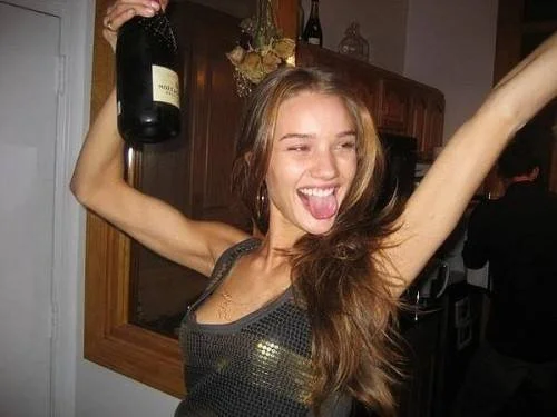 Архивные фото Роузи Хантингтон-Уайтли из её молодых лет