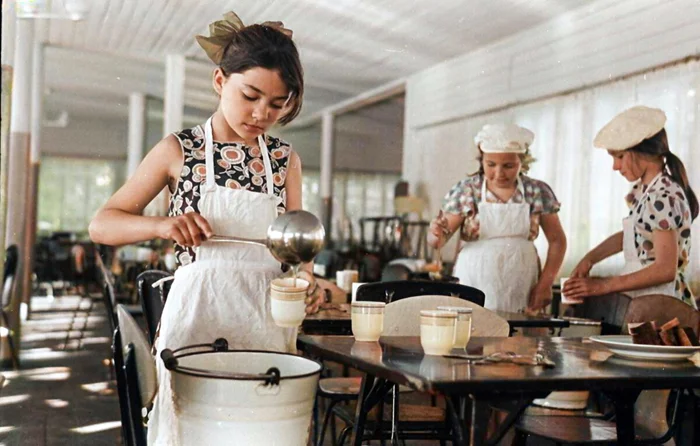 Простые и потрясающие: 20 раскрашенных фотографий эпохи СССР