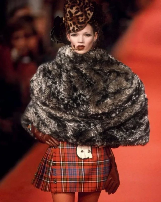 Показ Vivienne Westwood 1993: Кейт Мосс на подиуме