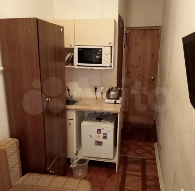 Обрубок, обрезок? Нет, это просто 'квартира-студия'