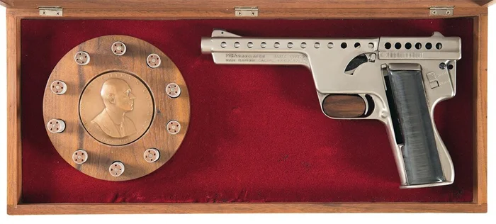 Пистолет модели 'Гироджет'