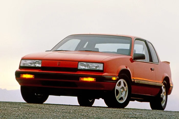 Как Oldsmobile Aerotech смог разогнаться до 443 км/ч на четырех цилиндрах в 1987 году