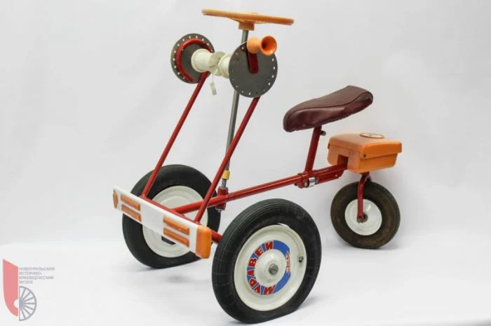 Подъемный кран на педалях: игрушки для детей из эпохи СССР