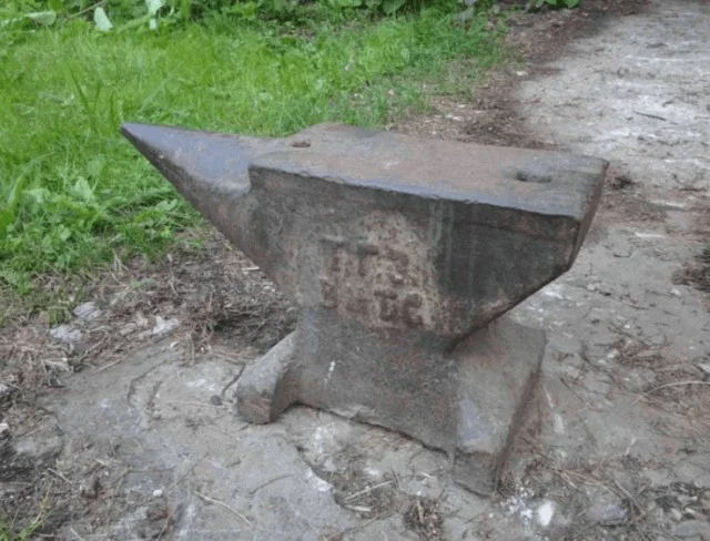 Как надпись на советской наковальне вызвала панику у немцев