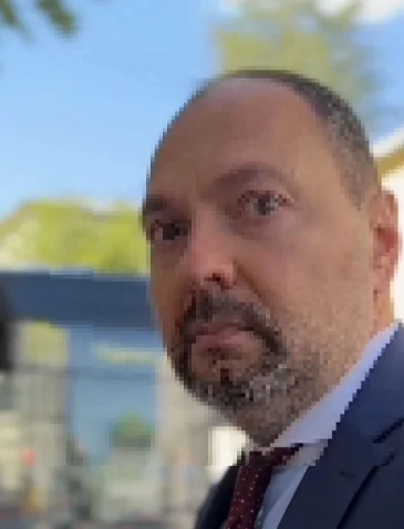 Помощник застал шефа с мальчиком и теперь сам под стражей