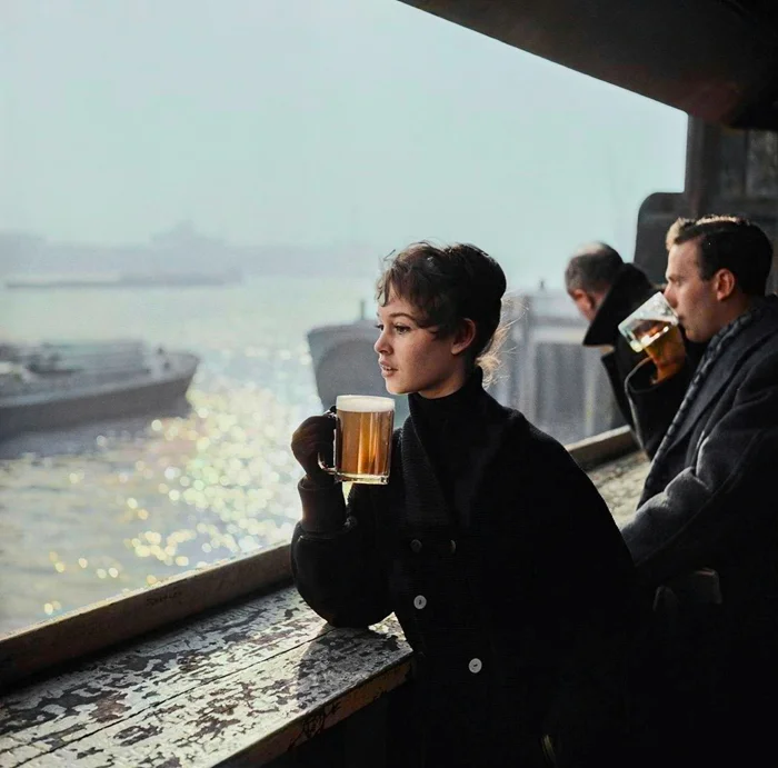 20 раскрашенных фотографий известных личностей ХХ века из СССР и мира